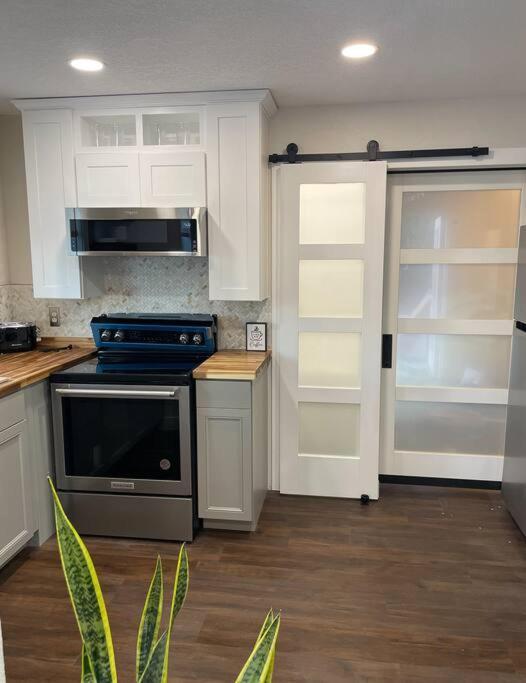 Shares Courtyard Luxury Apt - New! Rockledge Exterior foto